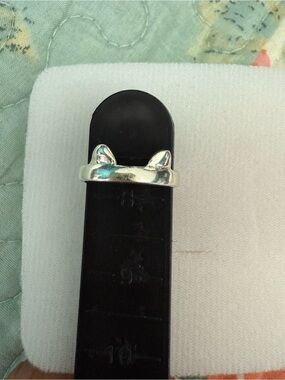Silver Cat Ear Ring - Small Cat-Themed Jewelry and hands size 8